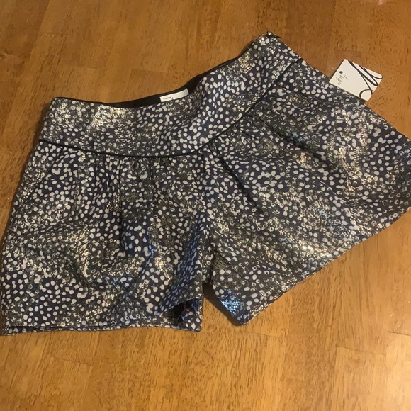 Milly of New York Pants - Milly NWT Sz 6 dressy shorts